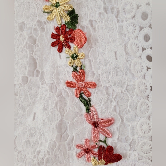 Boho Flowy White Lacy Embroidered Top - Picture 5 of 11